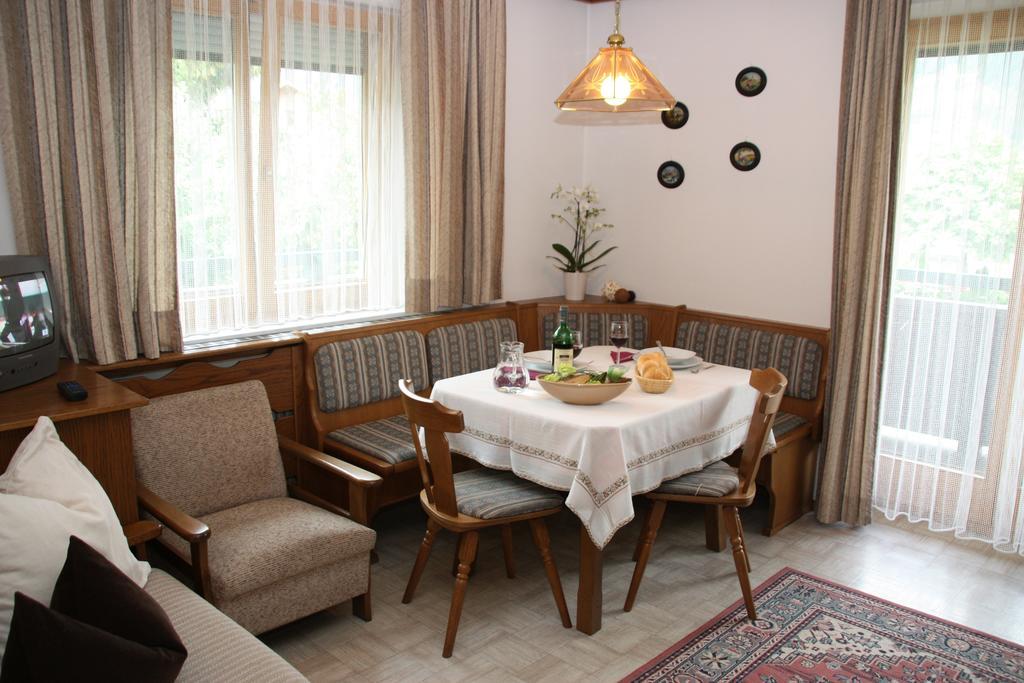 Gaestehaus Neuhauser Zell am Ziller Ruang foto