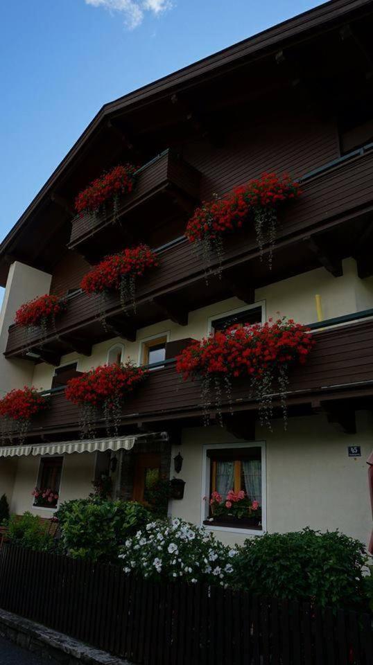 Gaestehaus Neuhauser Zell am Ziller Bagian luar foto